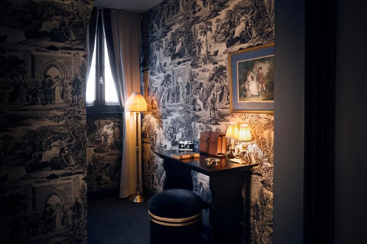 Maison Athenee Paris France
