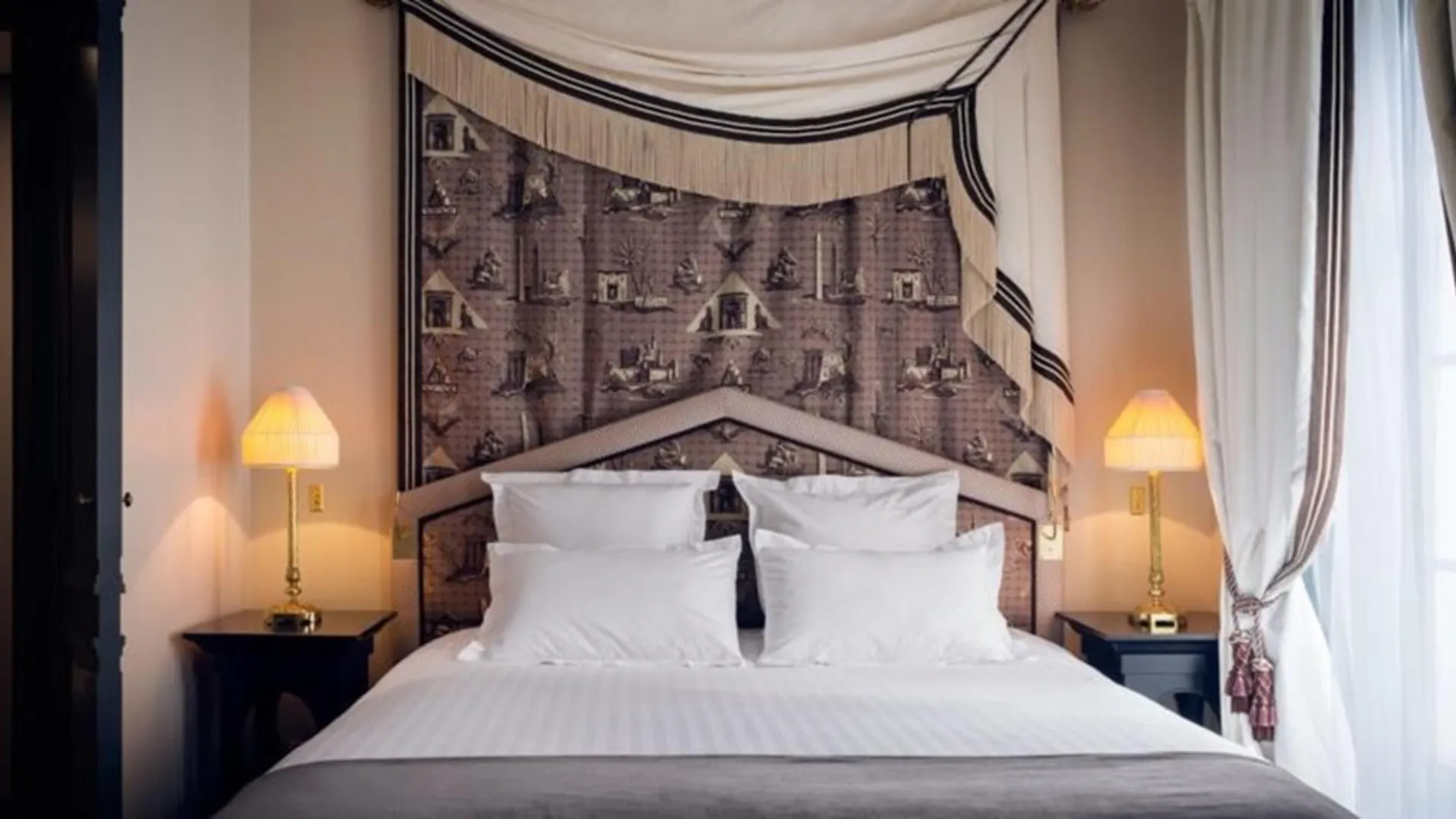 Maison Athenee Paris Hotel