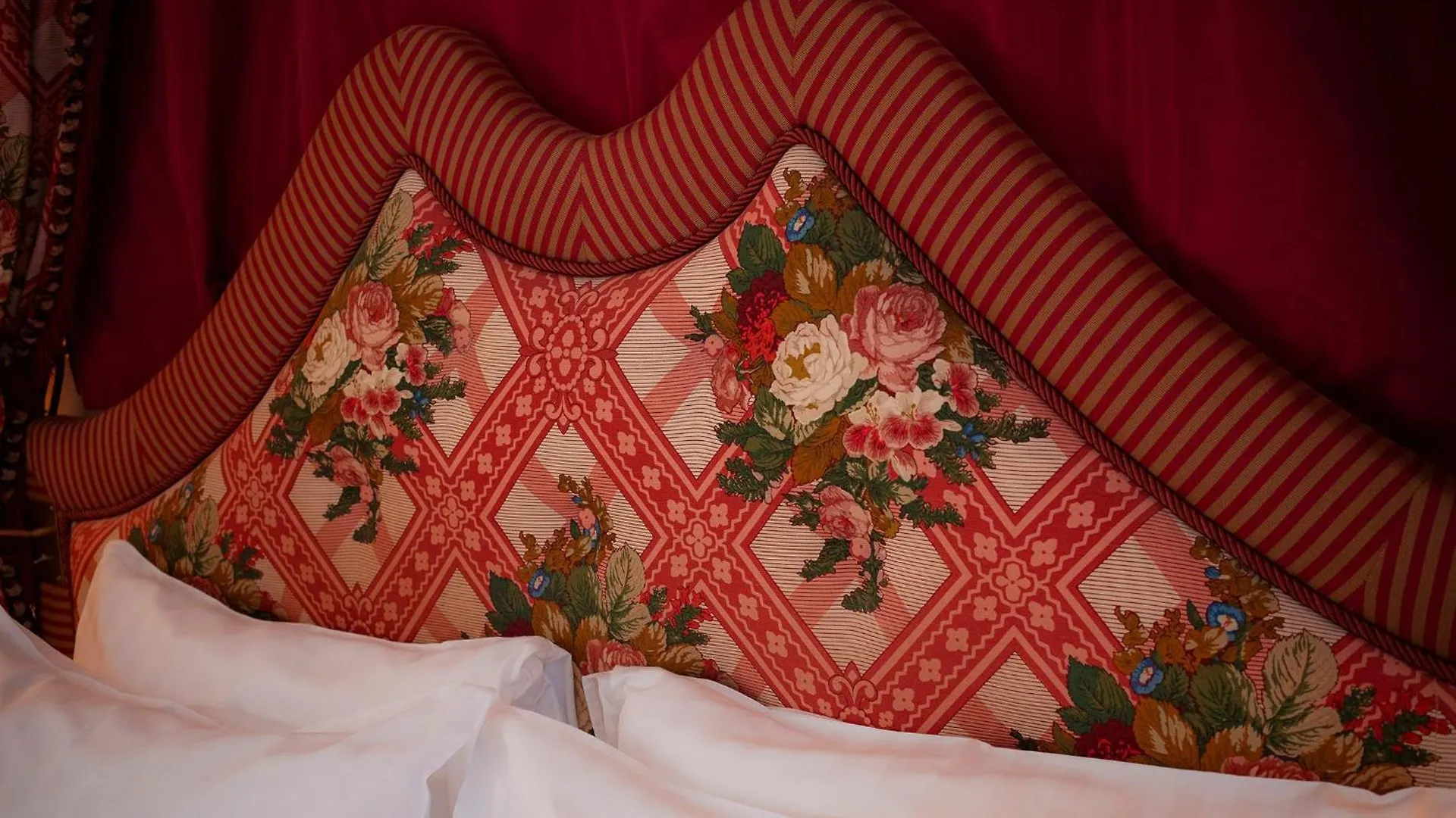 **** Hotel Maison Athenee Paris France