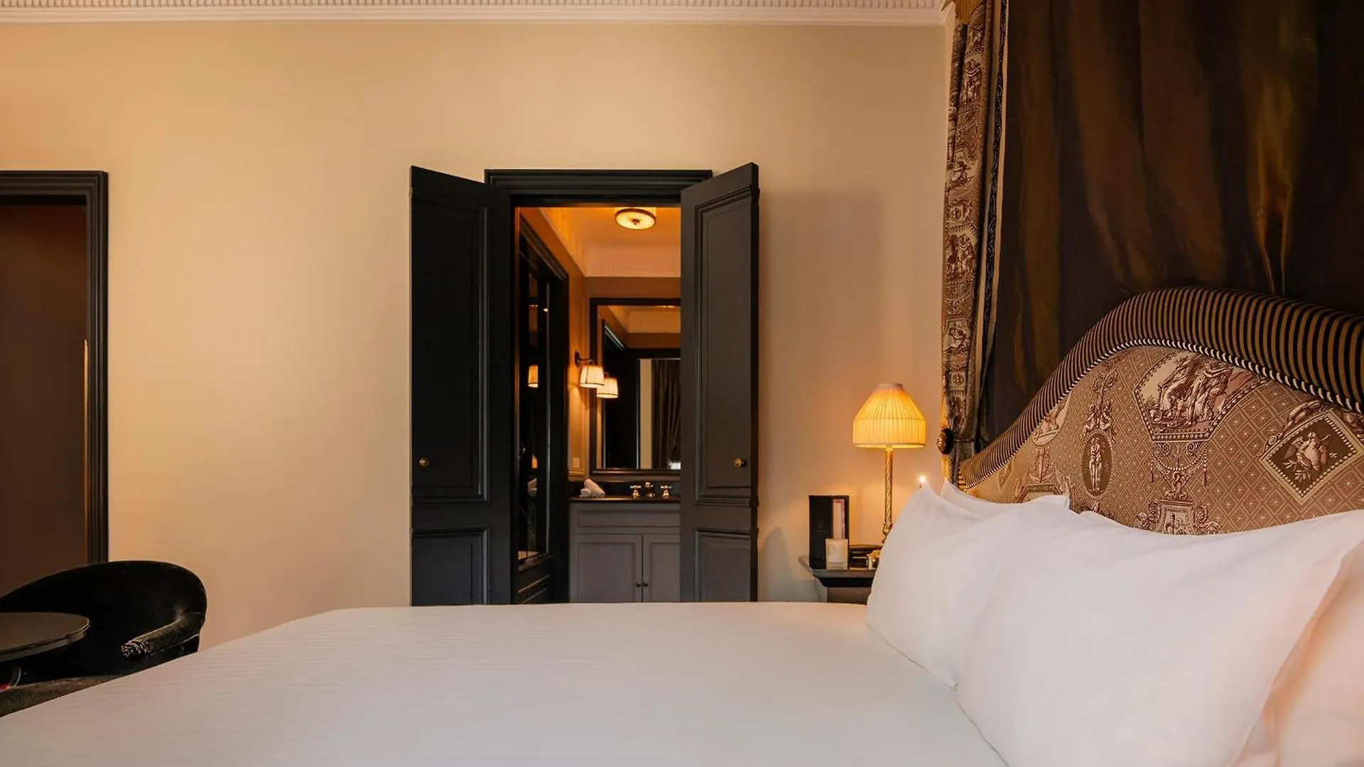 Maison Athenee Paris