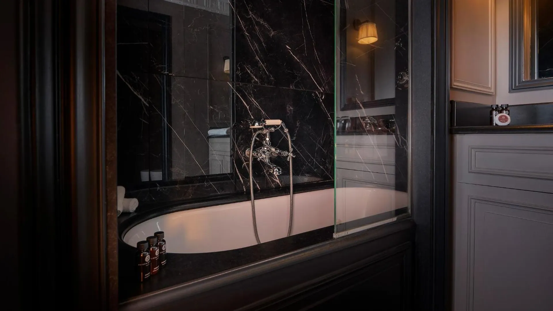 Maison Athenee Paris