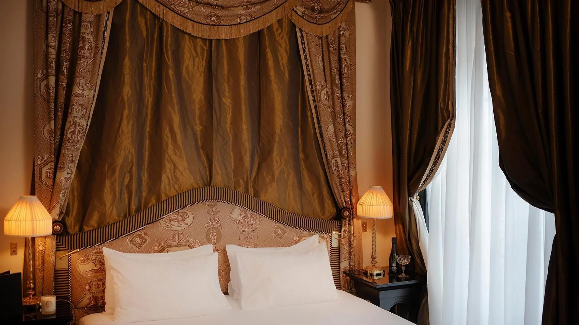 Maison Athenee Paris