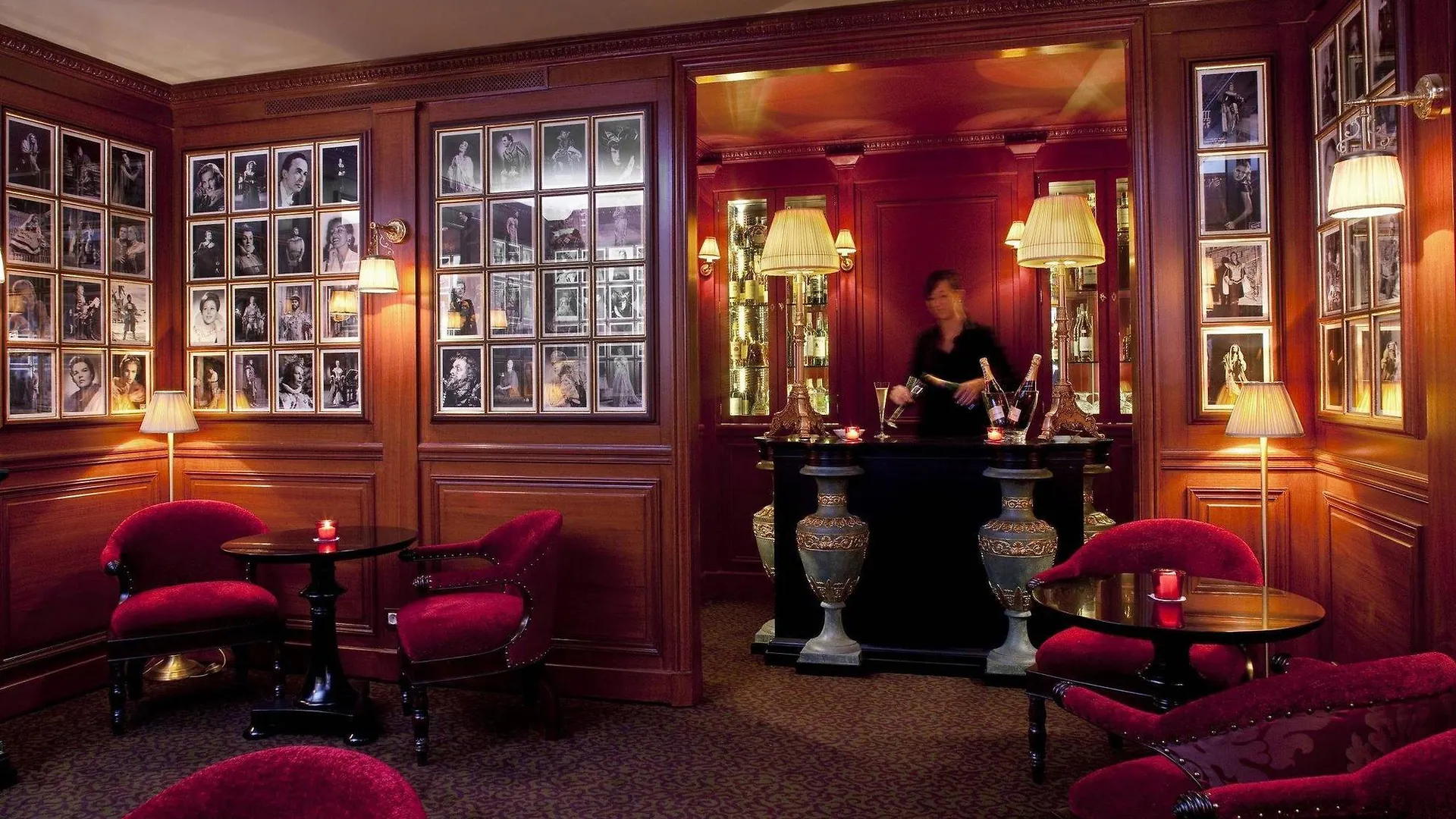 **** Hotel Maison Athenee Paris France