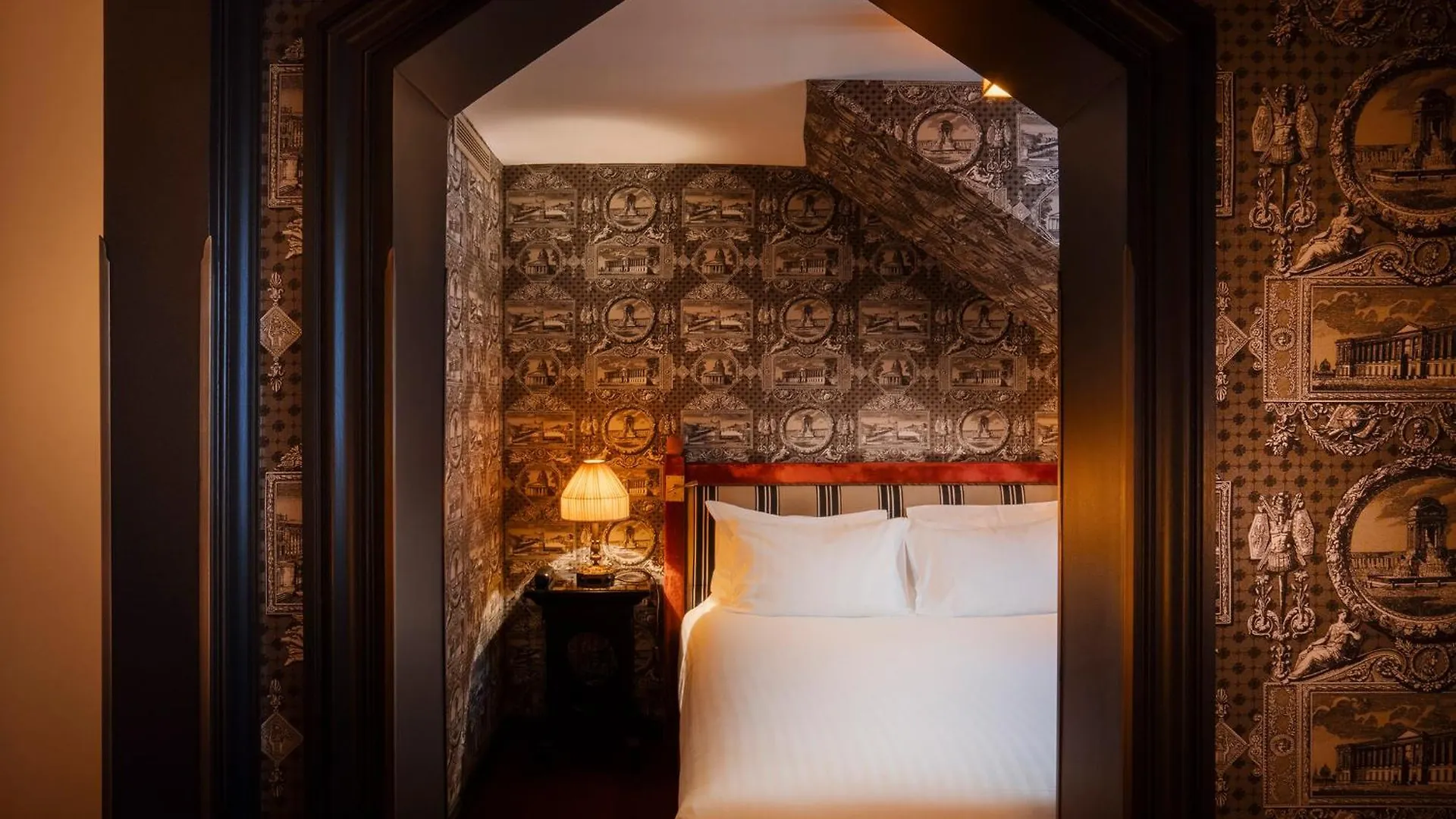 Maison Athenee Paris